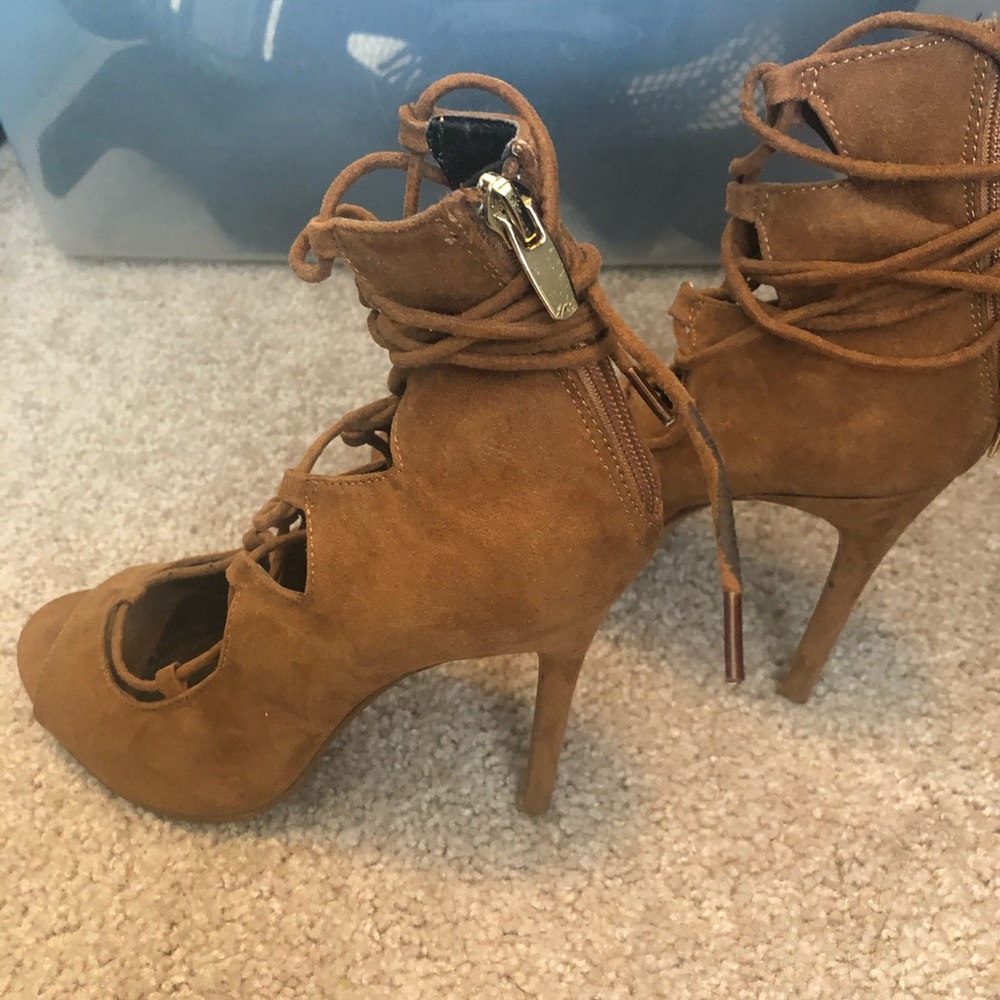 Heels - Picture 4 of 4